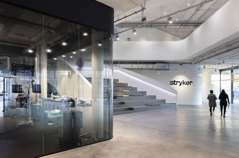 Stryker Innovation Center in Freiburg nach dem Entwurf von HENN Architects 
