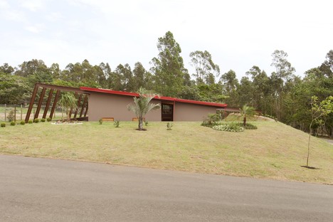AUÁ arquitetos: Casa Laguna in Botucatu, Brasilien
