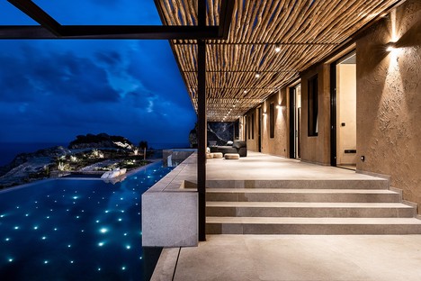 Paly Architects realisiert eine Luxusresidenz am Meer in Livadia, Kreta
