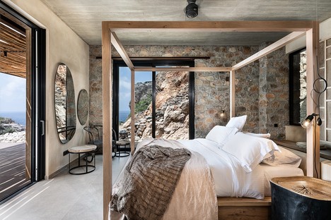 Paly Architects realisiert eine Luxusresidenz am Meer in Livadia, Kreta
