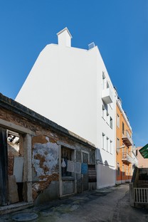 Aurora Arquitectos: Residenz in rua Bartolomeu Dias, Lissabon
