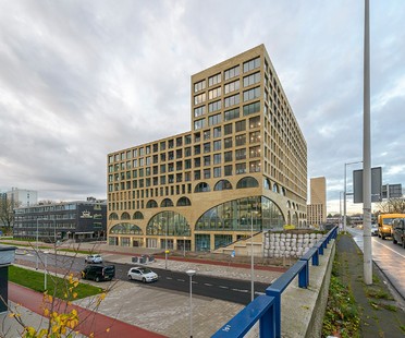 Westbeat by Studioninedots: private Wohnhäuser und öffentlicher Raum koexistieren in Amsterdam
