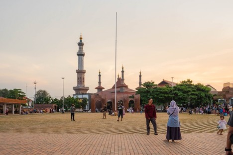 SHAU: Alun-alun Kejaksan Platz, Cirebon, Indonesieb
