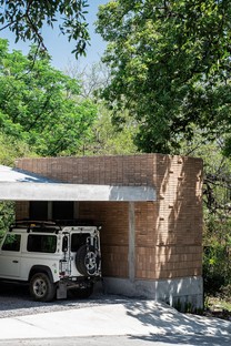 WEYES: Haus im Wald von Barrial, Santiago, Mexiko

