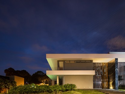 Schuchovski Arquitetura: Residencia HRB in Curitiba, Brasilien
