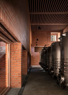 Harquitectes: Weinkellerei Clos Pachem in Gratallop, Katalonien
