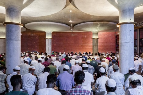 Rafiq Azam: Mayor Mohammad Hanif Jame Moschee, Dacca

