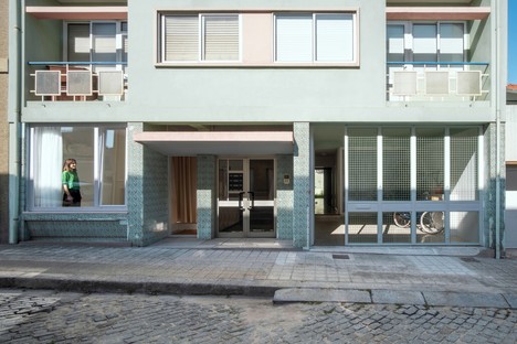 OITOO: Ground Floor House, Umnutzung eines Erdgeschosses in Porto
