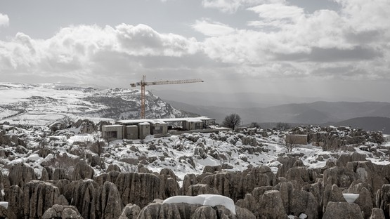 Karim Nader: Villa auf den Felsen von Faqra, Kfardebian, Libanon
