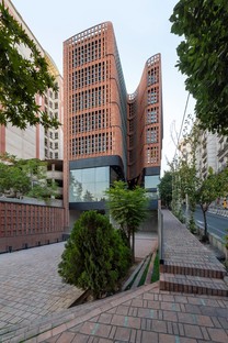 Hooman Balazadeh: Hitra Building Bürogebäude in Teheran
