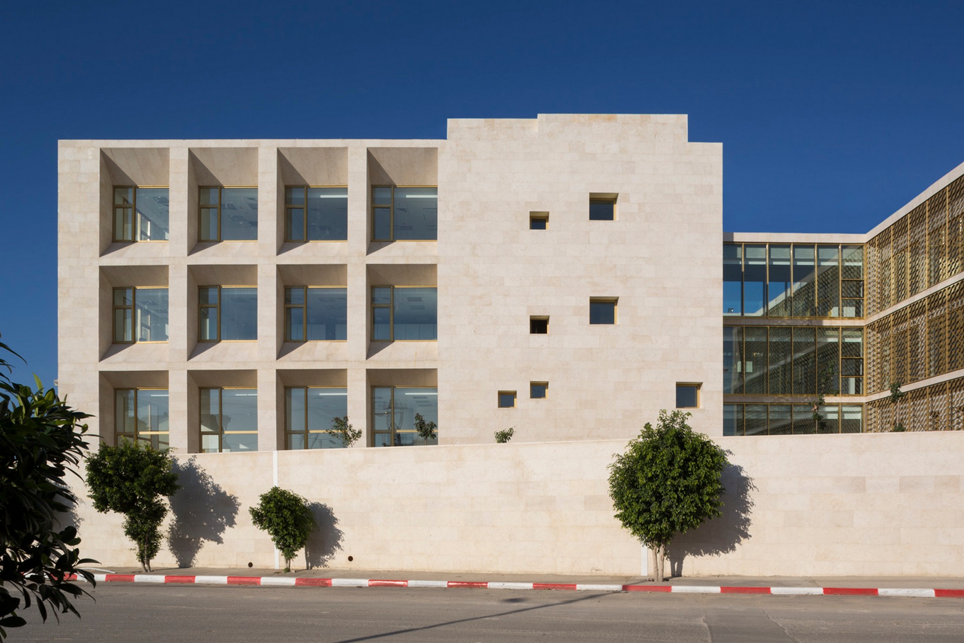 AAU ANASTAS: Gerichtsgebäude Tulkarm Palästina
