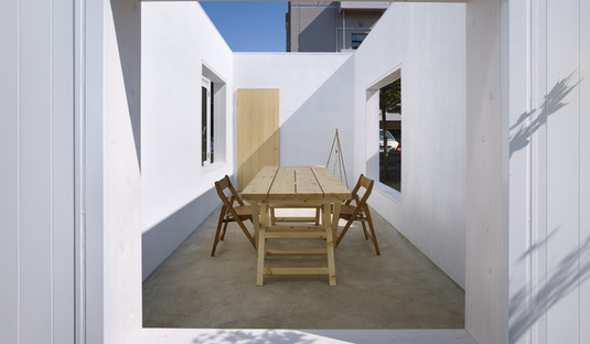 Yoshichika Takagi: ein Haus auf einem Parkplatz