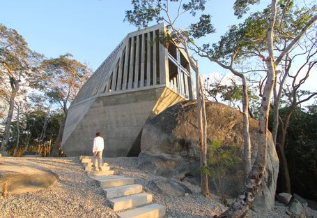 BNKR: Sunset chapel in Acapulco
