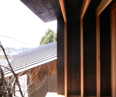 Koji kakiuchi: Eine Holzhütte in Nara
