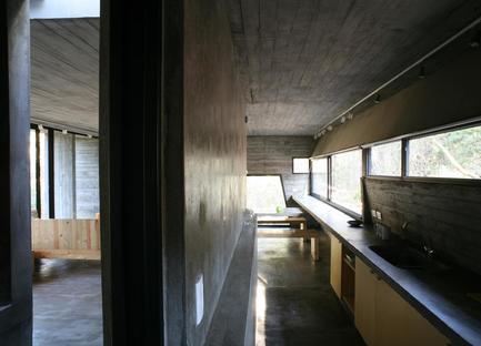 BAK: Minimalhaus aus Beton in Mar Azul

