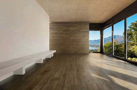 Neue häusliche Umgebungen mit den Oberflächen in Holz-Optik von Ariostea
