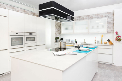 Essentiell und elegant: die hellen Oberflächen der Küchenarbeitsplatten SapienStone
