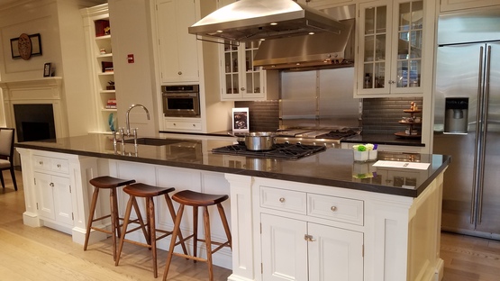 SapienStone Pietra Grey für einen eleganten und zeitgenössischen Look in der Küche
