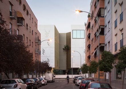 Fassade mit GRC-Betonplatten für den Justizpalast von Mecanoo in Cordoba


