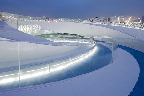 Die geschlossene Doppelspirale des Pavillons der EXPO 2010 von Bjarke Ingels
