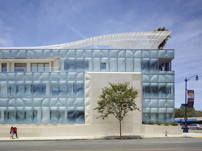 Die neue Fassade aus Formglas der Gores Group HQ in Kalifornien von Belzberg Architects
