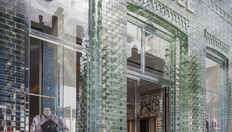 Crystal House von MVRDV: Eine Fassade aus Glasziegeln.
