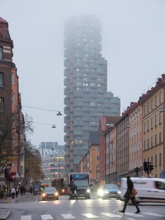 Ein Betonturm in Stockholm von OMA
