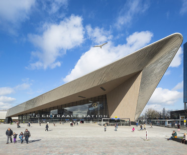 Glas, Aluminium, Zement und Holz für den Rotterdamer Hauptbahnhof

