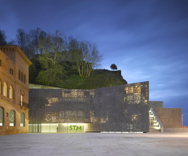 Die Aluminiumguss-Fassade für das Museum von Nieto und Sobejano in San Sebastian

