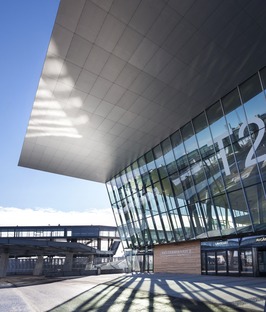 West Terminal aus Stahl und Beton von PES architects in Helsinki
