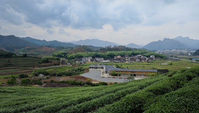 Betonarchitektur von TAO für eine Bambusfloßfabrik
