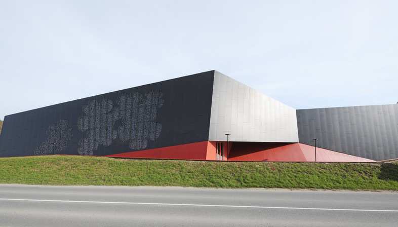 Gitterkonstruktion für das Sportzentrum in Podčetrtek von Enota
