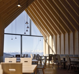 Die Berghütte Oberholz aus Beton und Holz von Peter Pichler
