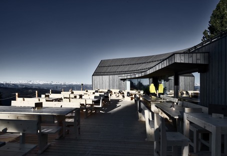 Die Berghütte Oberholz aus Beton und Holz von Peter Pichler
