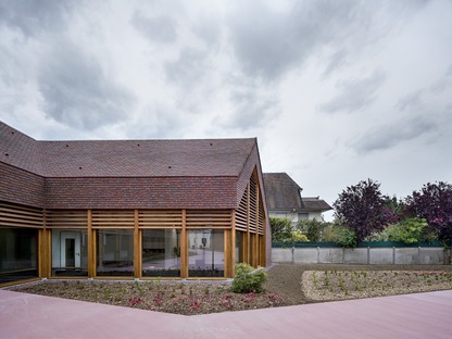 Holz und Terrakotta für ein Sozialzentrum in Cabourg von Lemoal Lemoal architectes
