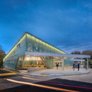 Transluzente Neon-Fassade für Bibliothek von Carrollton
