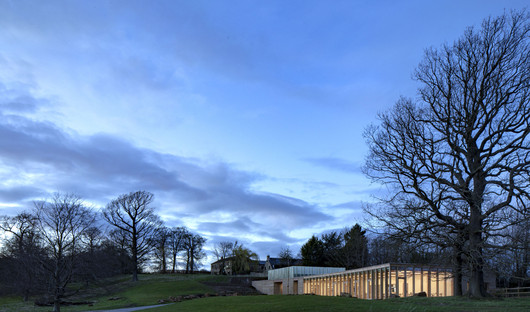 Schichtbeton und Holz für den Yorkshire Sculpture Park von Feilden Fowles Architects
