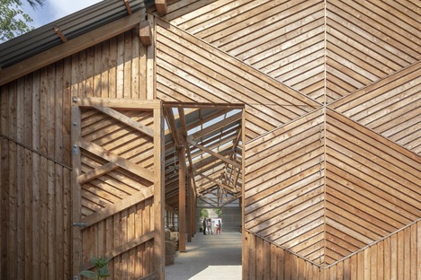 Waterloo City Farm, ein Projekt von Feilden Fowles aus Holz und Blech
