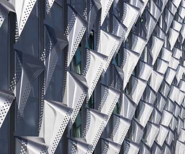 Hydroforming-Elemente für die Fassade des SEC in Harward von Behnisch Architekten
