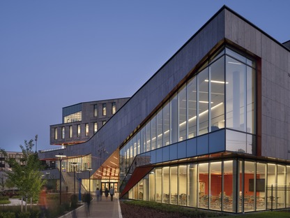 Beton und Kalkstein für die Morgan State University von Teeple-GWWO Architekten
