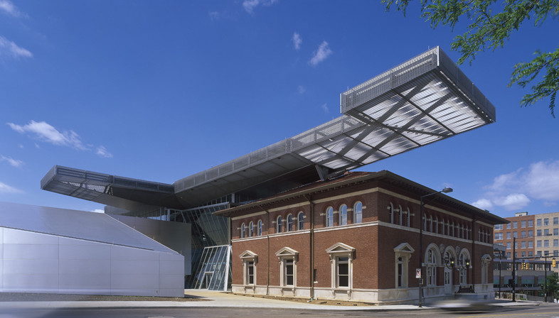 Das Filterdach des Akron Museums von Coop Himmelb(l)au
