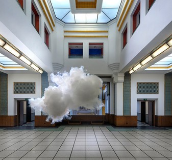 Nimbus: Berndnaut Smildes Indoor-Wolken

