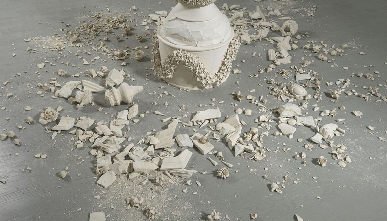 Fest und Katastrophe in den Keramiken von Diego Cibelli
