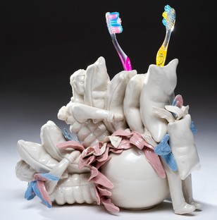 Fest und Katastrophe in den Keramiken von Diego Cibelli
